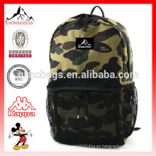 Mochila militar estampada con diseño de camuflaje y bolsillo con cremallera de malla